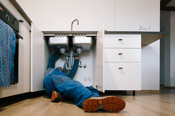 Professional Plumbing technician working in Oak View, CA